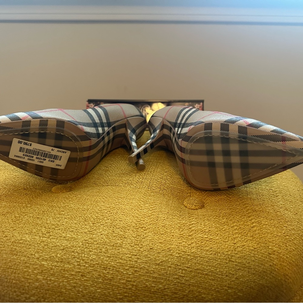 Burberry Aubri Check Pumps - Picture 4 of 7